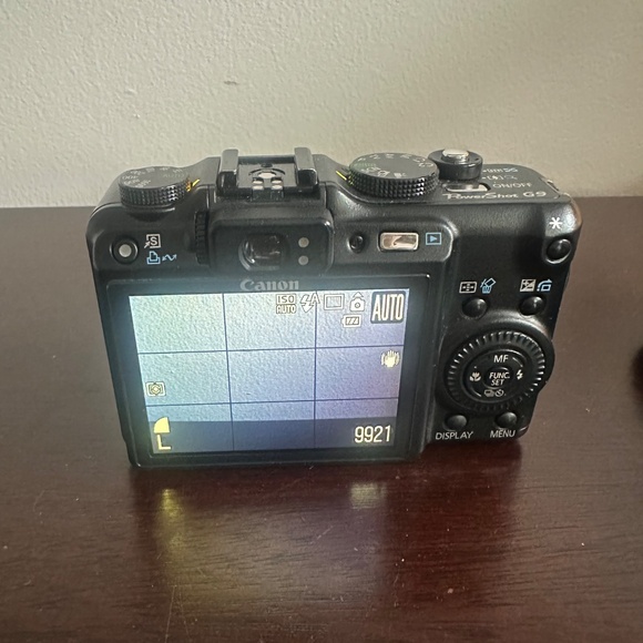 Canon G9 (point and shoot camera) - Picture 3 of 7